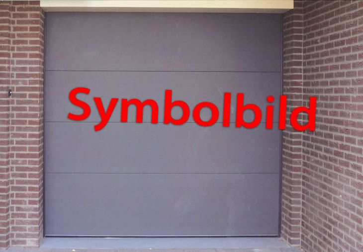 Garagentor Maß 250 cm breit x 212,5 cm hoch - www.vn-auktion.at